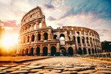 Romantika starověkého Říma při západu slunce