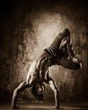 Síla v rovnováze sepia tónů