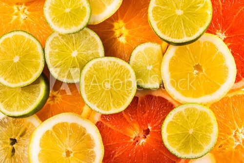 Barevná harmonie citrusových plátků