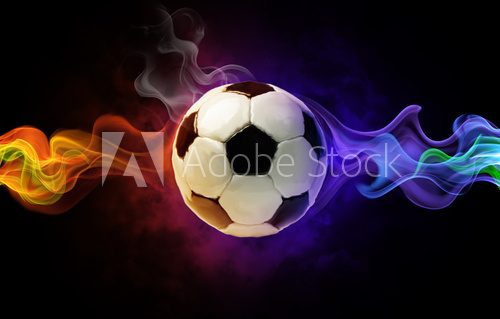 Dynamika barevného kouře kolem fotbalového míče