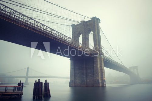 Mlžný Brooklyn v deštivém rytmu