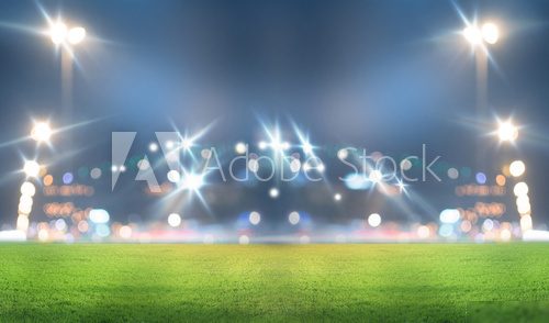 Noční záře stadionu plná energie
