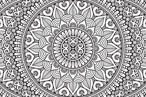 Symetrická mandala s květinovým vzorem