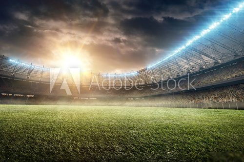 Večerní záře na fotbalovém stadionu