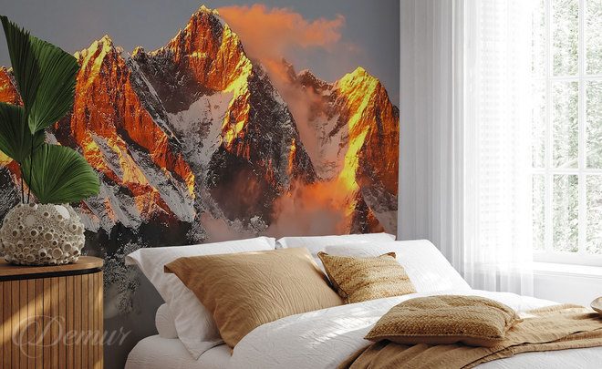 Horske-vrcholy-v-ohnivem-lesku-zapadu-slunce-hory-fototapety-demur