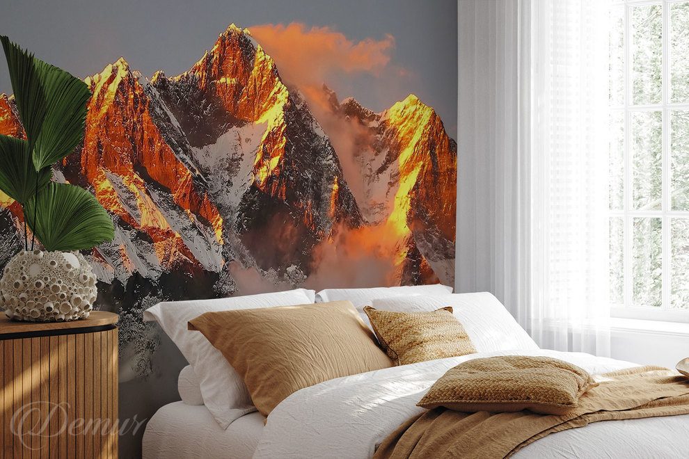 Horske-vrcholy-v-ohnivem-lesku-zapadu-slunce-hory-fototapety-demur